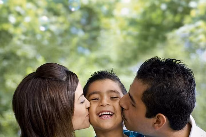 Con xem phim sex, phụ huynh nào cũng rất lo lắng. Ảnh mang tính minh họa: Internet