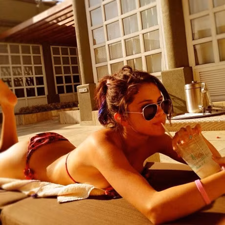 Phat cuong voi ve goi cam cua Selena - Anh 13