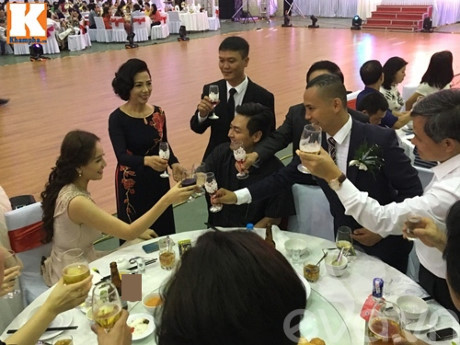 5 điều bất ngờ về đám cưới Chí Anh và lời Khánh Thi phát biểu ở hôn lễ người yêu cũ - Ảnh 6 5 dieu bat ngo ve dam cuoi Chi Anh va loi Khanh Thi phat bieu o hon le nguoi yeu cu - Anh 6