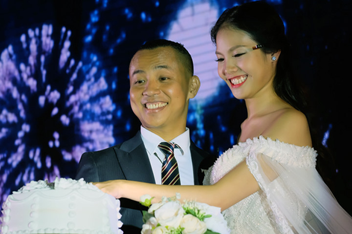 Những khoảnh khắc ngọt ngào trong đám cưới Chí Anh và vợ kém 20 tuổi