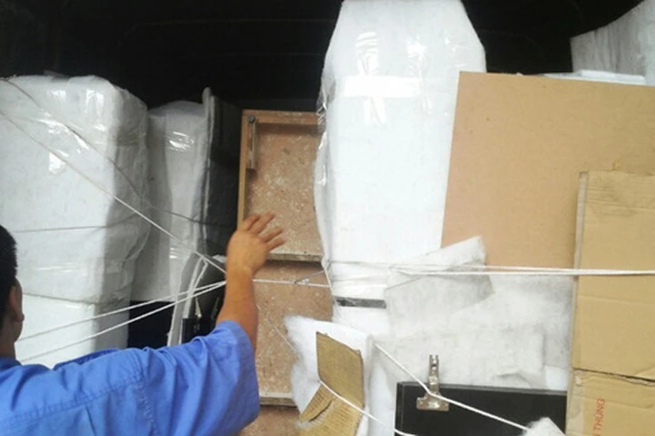 Ngang nhiên gọi người đến bán sạch tài sản trong nhà người chị họ