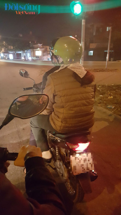 Theo chân người đàn bà không chồng đi lượm xác hài nhi trong thùng rác - Ảnh 1 Theo chan nguoi dan ba khong chong di luom xac hai nhi trong thung rac - Anh 1
