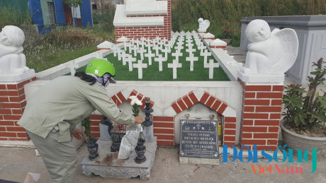 Theo chân người đàn bà không chồng đi lượm xác hài nhi trong thùng rác - Ảnh 6 Theo chan nguoi dan ba khong chong di luom xac hai nhi trong thung rac - Anh 6
