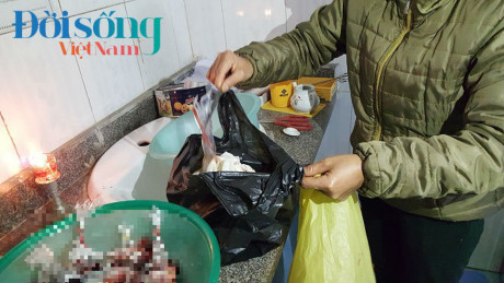Theo chân người đàn bà không chồng đi lượm xác hài nhi trong thùng rác - Ảnh 2 Theo chan nguoi dan ba khong chong di luom xac hai nhi trong thung rac - Anh 2