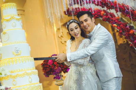 Sao nữ gốc Việt rạng rỡ bên chồng, con riêng ở hôn lễ lần 3 - Ảnh 8 Sao nu goc Viet rang ro ben chong, con rieng o hon le lan 3 - Anh 8