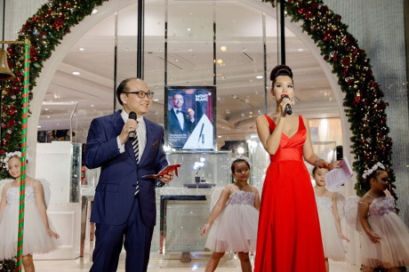 Siêu mẫu Hà Anh tất bật chạy show trước lễ Giáng Sinh - Ảnh 2 Sieu mau Ha Anh tat bat chay show truoc le Giang Sinh - Anh 2