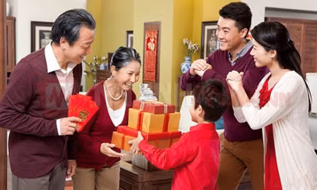 Tet Dinh Dau 2017: Tai sao phai mung tuoi, li xi dau nam? - Anh 3