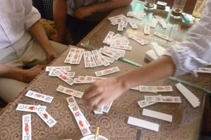 Bí thư phường nhảy lầu 3 bỏ trốn khi công an bắt ổ bạc