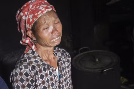 Vu sat hai 4 nguoi o Lao Cai: Nghi pham tung bi cuong yeu? - Anh 2