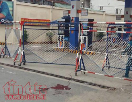 Mâu thuẫn giữa đường, mở cốp xe máy lấy hung khí choảng nhau - Ảnh 2 Mau thuan giua duong, mo cop xe may lay hung khi choang nhau - Anh 2