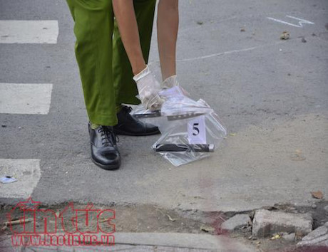 Mâu thuẫn giữa đường, mở cốp xe máy lấy hung khí choảng nhau - Ảnh 3 Mau thuan giua duong, mo cop xe may lay hung khi choang nhau - Anh 3