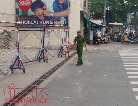 Mâu thuẫn giữa đường, mở cốp xe máy lấy hung khí choảng nhau - Ảnh 1 Mau thuan giua duong, mo cop xe may lay hung khi choang nhau - Anh 1