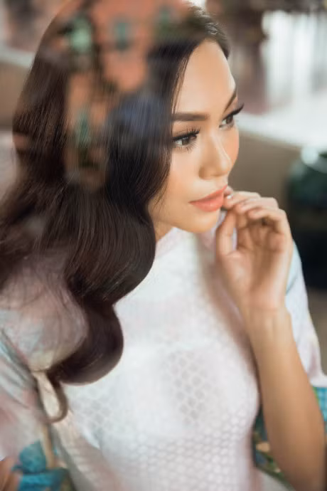 Ngam Quan quan NextTop Model Mau Thuy diu dang, nen na trong ta ao dai - Anh 9