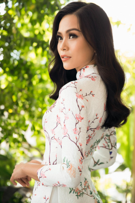 Ngắm Quán quân NextTop Model Mâu Thủy dịu dàng, nền nã trong tà áo dài - Ảnh 11 Ngam Quan quan NextTop Model Mau Thuy diu dang, nen na trong ta ao dai - Anh 11