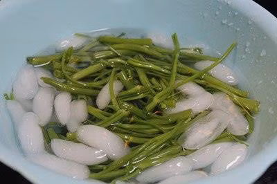 Cach lam rau muong chua gion ngot chong ngan cho ca nha - Anh 3