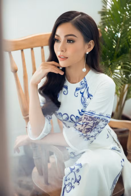 Ngam Quan quan NextTop Model Mau Thuy diu dang, nen na trong ta ao dai - Anh 7