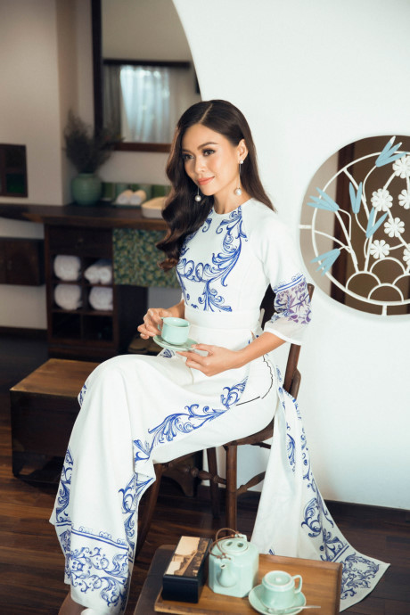 Ngắm Quán quân NextTop Model Mâu Thủy dịu dàng, nền nã trong tà áo dài - Ảnh 8 Ngam Quan quan NextTop Model Mau Thuy diu dang, nen na trong ta ao dai - Anh 8