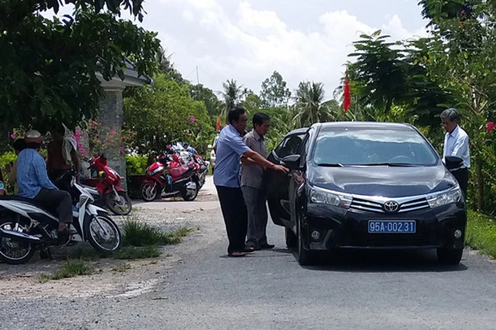 Cựu Bí thư Hậu Giang nói gì vụ xe công đi khánh thành phủ đường?