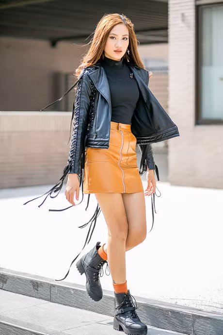 Nam moi, my nhan Viet dua nhau trung dien xuong pho - Anh 1