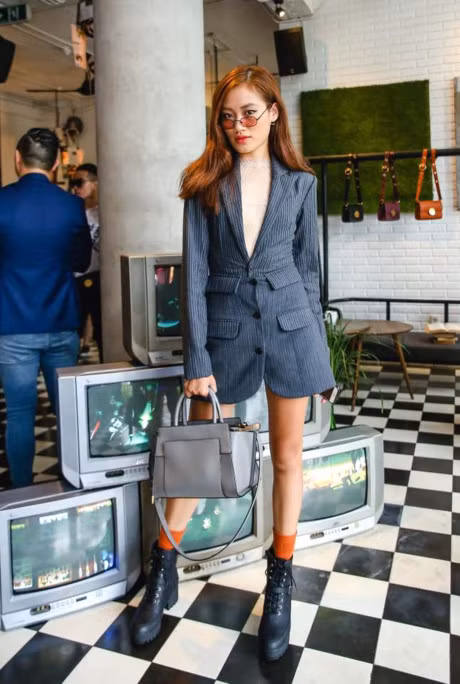 Nam moi, my nhan Viet dua nhau trung dien xuong pho - Anh 2