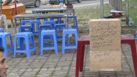 Nghe An: Phat hien nguoi dan ong tu thieu tai cong thanh - Anh 3