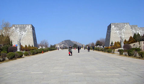 Cổng vào lăng mộ. Cổng vào lăng mộ