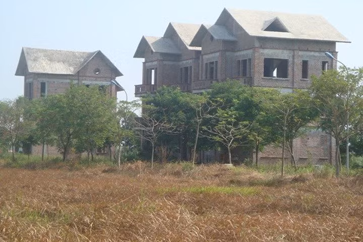 Theo chuyên gia, việc đánh thuế người có 2, 3 nhà sẽ ảnh hưởng trực tiếp đến lượng giao dịch trên thị trường bất động sản. Ảnh: Minh Thư