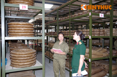 Một ngày làm việc kho dự trữ tăng thiết giáp Việt Nam - Ảnh 9 Mot ngay lam viec kho du tru tang thiet giap Viet Nam - Anh 9