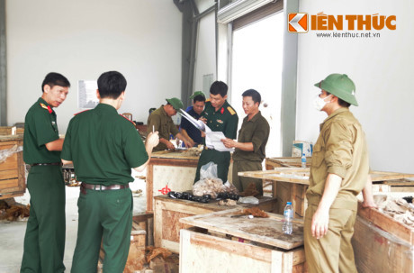 Một ngày làm việc kho dự trữ tăng thiết giáp Việt Nam - Ảnh 5 Mot ngay lam viec kho du tru tang thiet giap Viet Nam - Anh 5