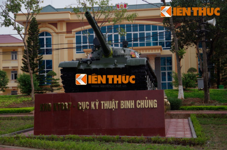 Một ngày làm việc kho dự trữ tăng thiết giáp Việt Nam - Ảnh 2 Mot ngay lam viec kho du tru tang thiet giap Viet Nam - Anh 2