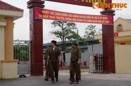 Một ngày làm việc kho dự trữ tăng thiết giáp Việt Nam - Ảnh 4 Mot ngay lam viec kho du tru tang thiet giap Viet Nam - Anh 4