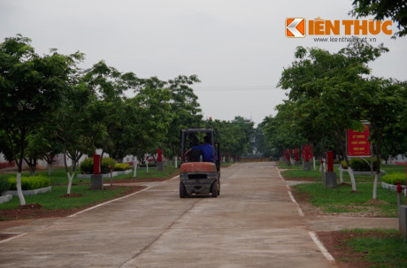 Một ngày làm việc kho dự trữ tăng thiết giáp Việt Nam - Ảnh 7 Mot ngay lam viec kho du tru tang thiet giap Viet Nam - Anh 7