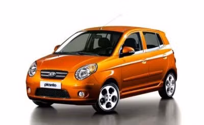 4 mau o to cu gia re, tiet kiem xang nen mua nhat - Anh 1