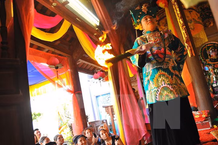 Điệu múa của Thanh Đồng. Ảnh: Minh Đức/TTXVN