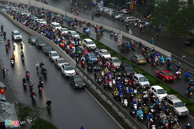 Phố Đào Duy Anh, Xã Đàn kết nối với Phạm Ngọc Thạch cũng là các tuyến thường xuyên xảy ra ùn tắc, đặc biệt khi trời mưa. Ảnh: Anh Tuấn. Những điểm đen ùn tắc giao thông ở Hà Nội