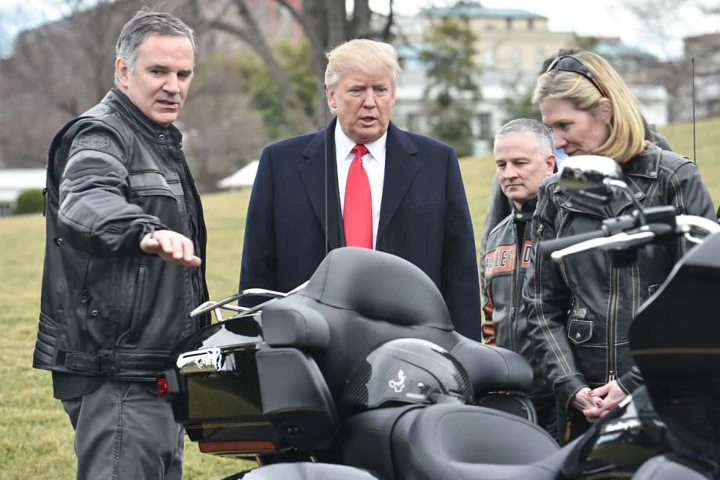 Dàn xe Harley-Davidson khủng "chào" ông Trump trong Nhà Trắng