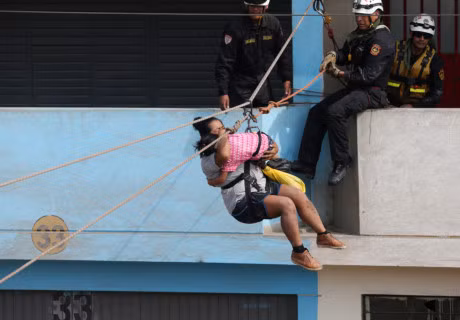 Peru chim trong bun sau lu va lo dat lich su - Anh 4