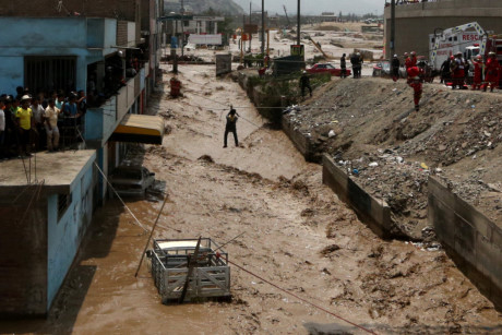 Peru chìm trong bùn sau lũ và lở đất lịch sử - Ảnh 2 Peru chim trong bun sau lu va lo dat lich su - Anh 2