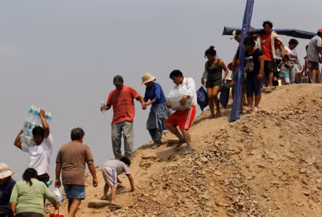 Peru chim trong bun sau lu va lo dat lich su - Anh 9