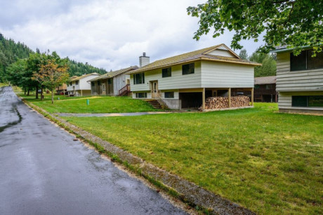 Thi tran khong mot bong nguoi van sang den dem - Anh 1