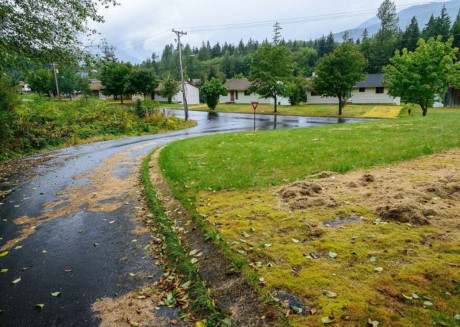 Thi tran khong mot bong nguoi van sang den dem - Anh 3