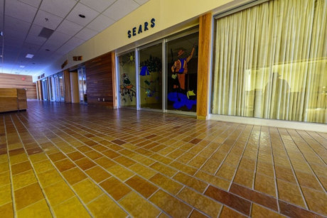 Thi tran khong mot bong nguoi van sang den dem - Anh 10