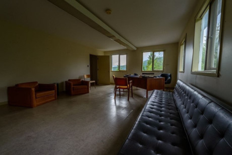 Thi tran khong mot bong nguoi van sang den dem - Anh 4