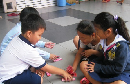 Nhiều phụ huynh lúng túng trước các câu hỏi về giới tính của trẻ nhỏ. Nhiều phụ huynh lúng túng trước các câu hỏi về giới tính của trẻ nhỏ.