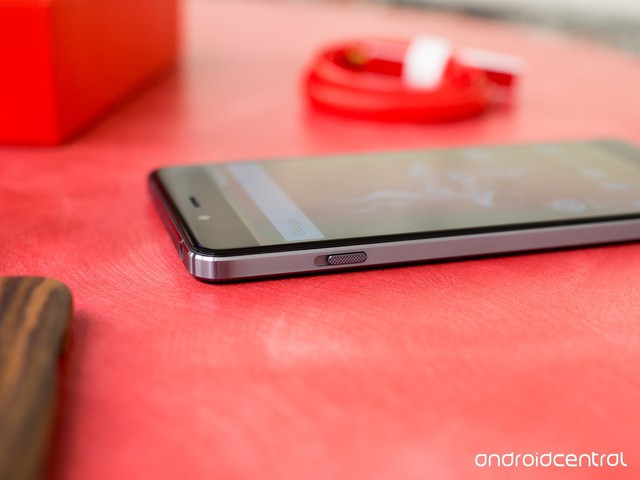 Cận cảnh OnePlus X: Hấp dẫn từ thiết kế, cấu hình đến giá bán ảnh 5 Đây là Alert Slider, thanh gạt cho phép người dùng chuyển đổi giữa các chế độ thông báo và âm thanh.