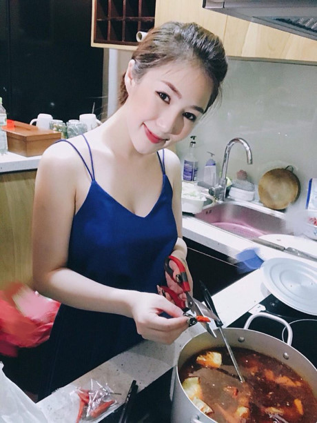 Hương Tràm ở nhà cũng sexy đốt mắt thế này bảo sao mày râu không mê - Ảnh 10 Huong Tram o nha cung sexy dot mat the nay bao sao may rau khong me - Anh 10