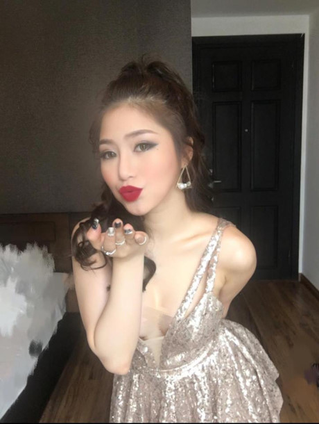 Hương Tràm ở nhà cũng sexy đốt mắt thế này bảo sao mày râu không mê - Ảnh 3 Huong Tram o nha cung sexy dot mat the nay bao sao may rau khong me - Anh 3