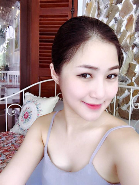 Hương Tràm ở nhà cũng sexy đốt mắt thế này bảo sao mày râu không mê - Ảnh 4 Huong Tram o nha cung sexy dot mat the nay bao sao may rau khong me - Anh 4