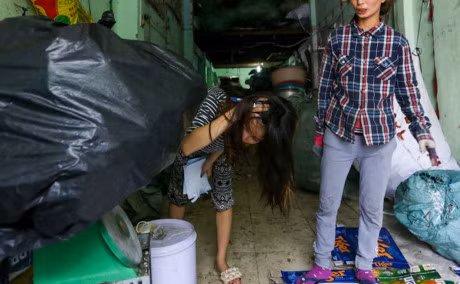 Cuoc song cua chi ve chai sau hai nam nhan 5 trieu yen - Anh 7