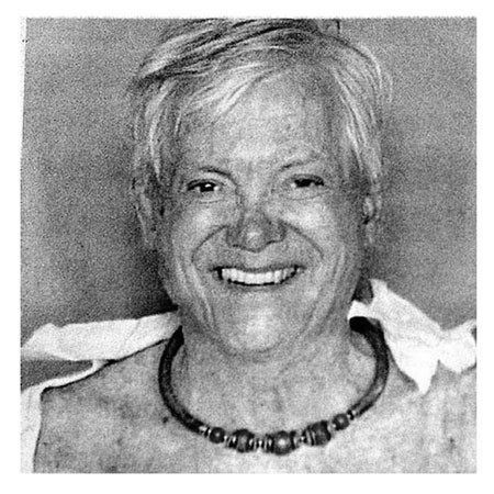 Hình ảnh cuối cùng được cho là sau khi đã phẫu thuật chuyển giới của Gregory Hemingway.